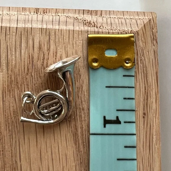 French Horn Vintage Charm NOS Silver Tone Music Pendant - Picture 6 of 6